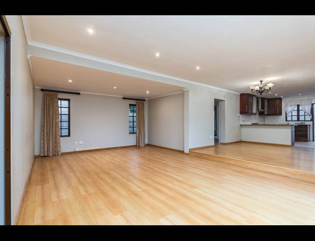 4 BEDROOM HOUSE FOR SALE IN BLOUBERG SANDS